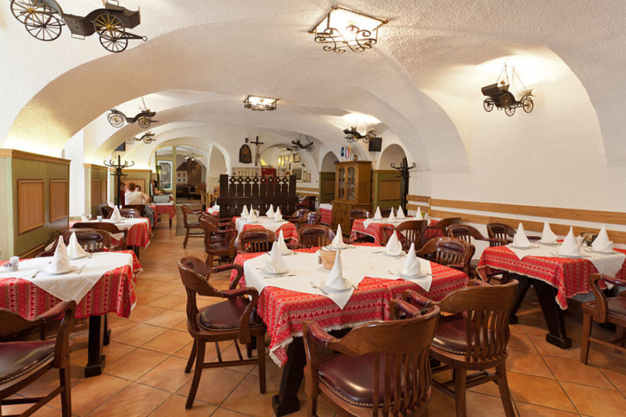 Restaurant Stari Fijaker 900