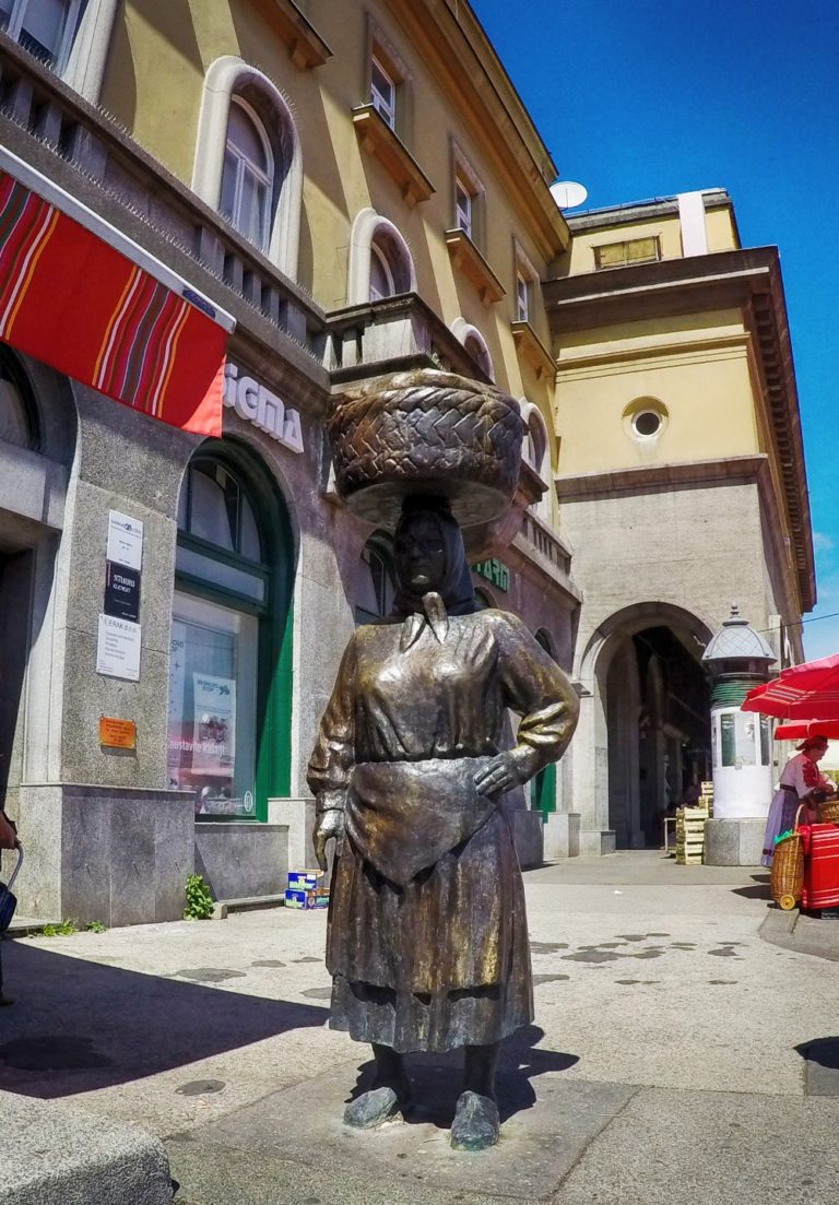 Statue of market woman „Kumica Barica“ at Dolac