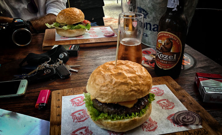 Papa’s American Bar – For Hungry and Thirsty