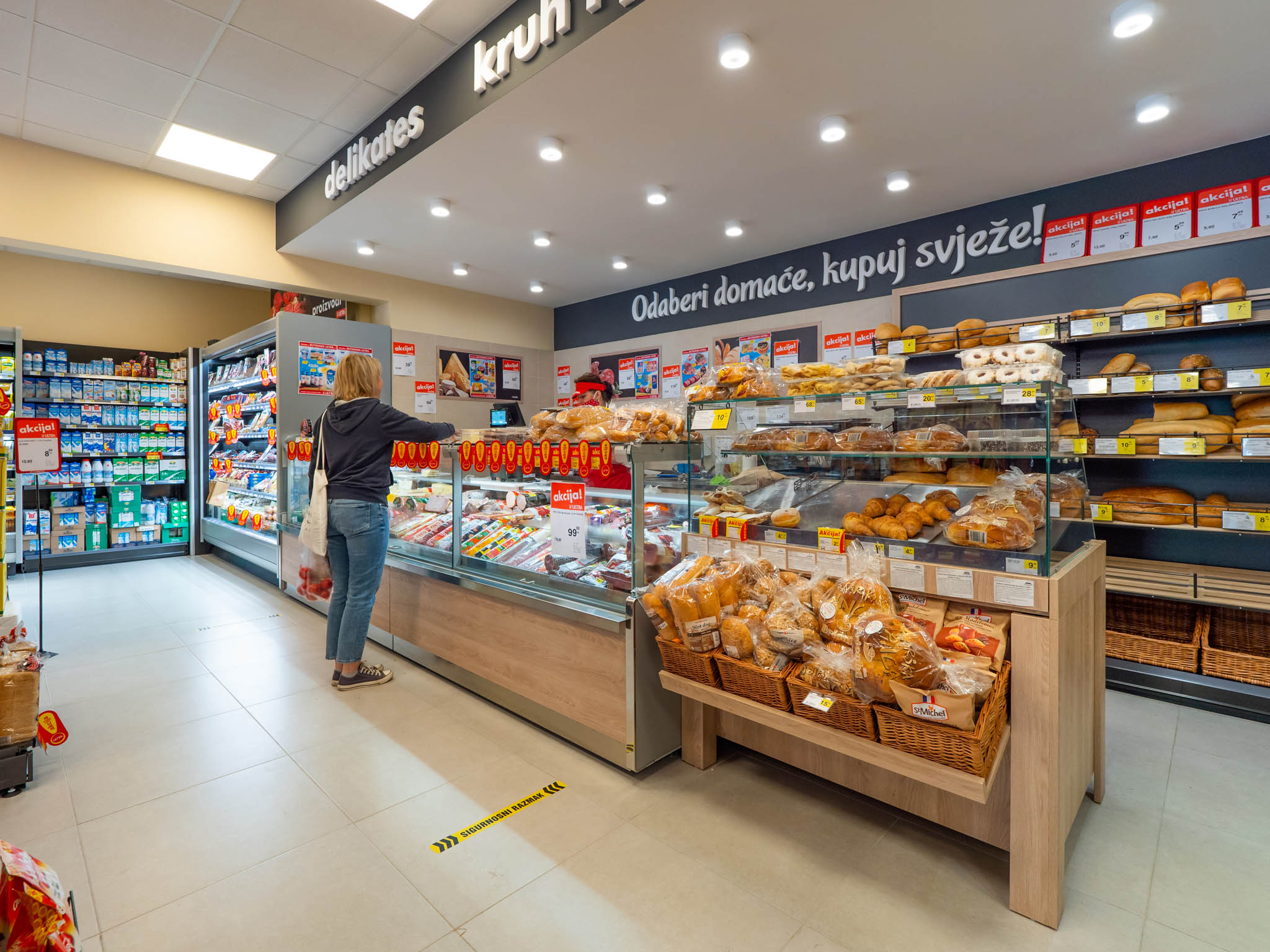 where to buy groceries in Pula