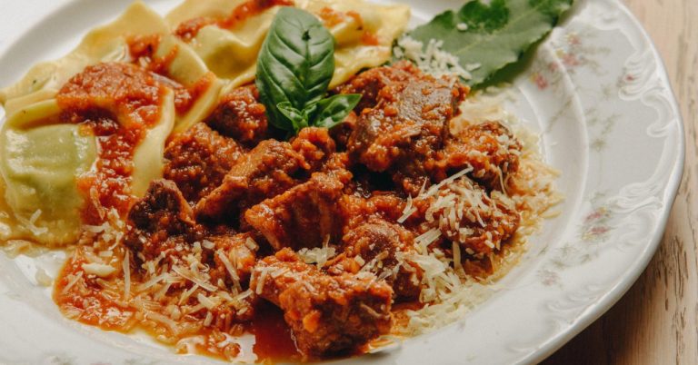 Istrian žgvacet (Istrian chicken or rooster „goulash”)